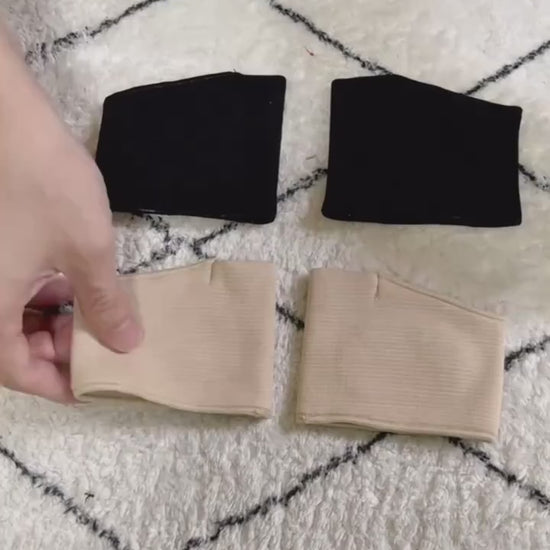 Video som visar tryckavlastande fotdynor i beige och svart färg samt deras mjuka, elastiska material