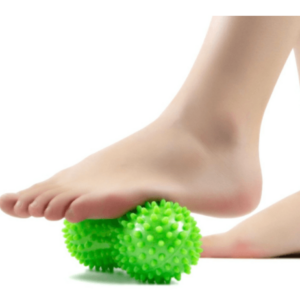 Massageboll för fötter används under foten för massage och hälsporre
