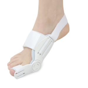 Justerbar stortåkorregerare för hallux valgus med roterande stöd runt stortån