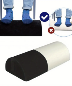 Illustration som visar korrekt och felaktig användning av en ergonomisk fotstödskudde i minnesskum.